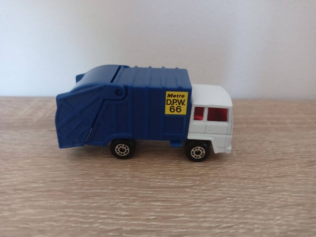 Matchbox Refuse Truck White Blue MB36