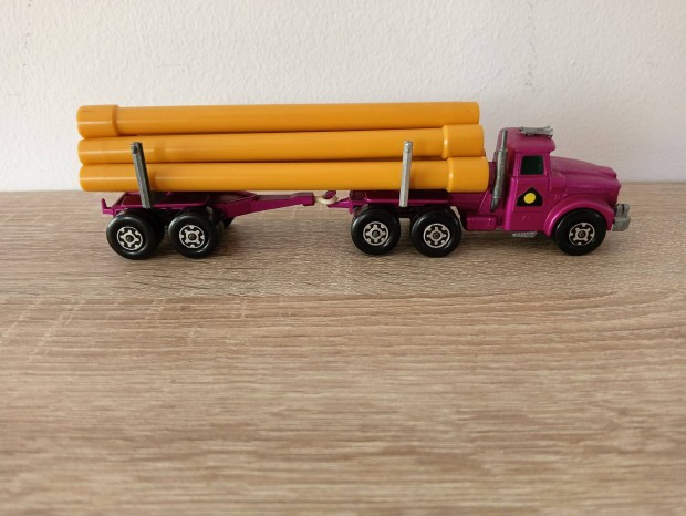 Matchbox Super Kings K-10 pipe tractor truck with pipes