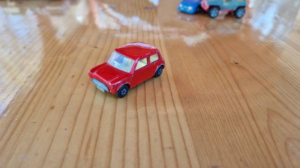 Matchbox Superfast Racing Mini Kisaut 2 db!