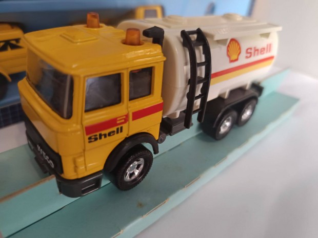 Matchbox Superkings K-131 Petrol Tanker