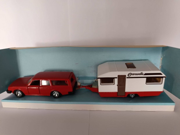 Matchbox Superkings K-69 Volvo and caravan