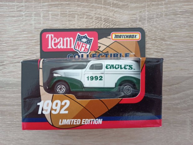 Matchbox Team NFL - 1992 Philadelphia Eagles '39 Chevy Sedan