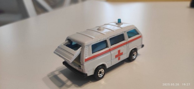 Matchbox VW Transporter mentőautó