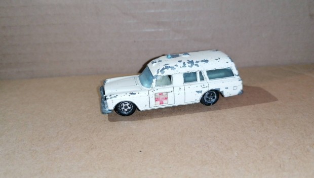 Matchbox - Mercedes-Benz "Binz" Ambulance (Made in England) 