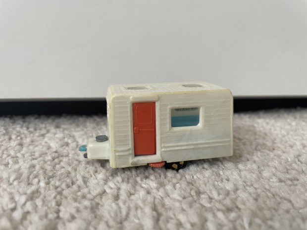 Matchbox lakókocsi Metal Playmobil Caravan