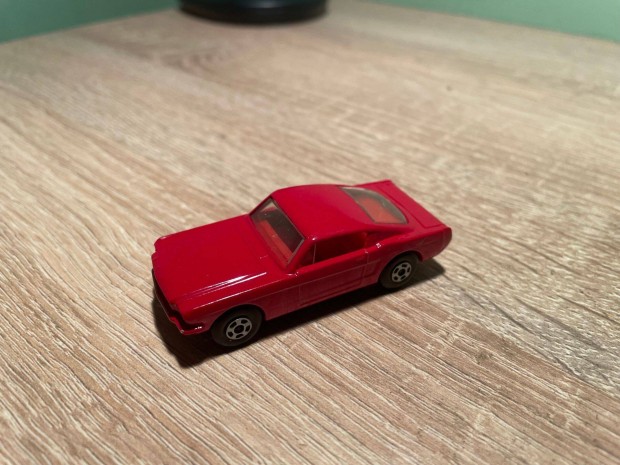 Matchbox superfast Ford Mustang piros