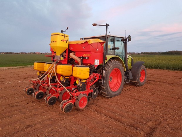 Matermacc 8100 szemenk�nti vet�g�p