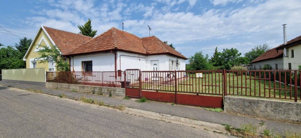 Mtszalka Kzpontjban Feljtand csaldi hz Srgsen elad