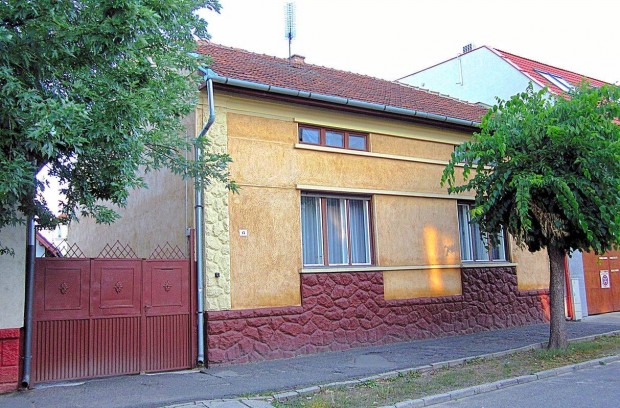 Mátészalka központjában 4 szobás kertes ház garázzsal melléképülettel