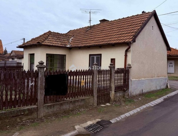 M�t�szalkai elad� 52 nm-es h�z