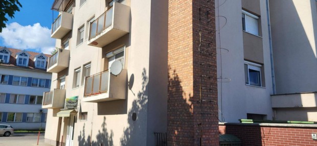 Mátészalkán 75 nm -es belvárosi lakás eladó!