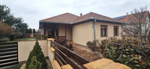 M�t�szalk�n az �szakin t�gla csal�di h�z elad�!