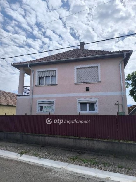 M�traderecskei elad� 191 nm-es h�z