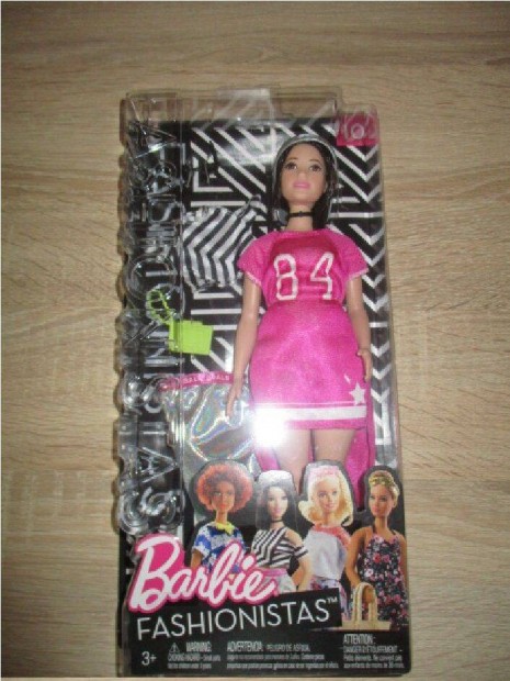 Mattel Barbie baba pink ruhban kiegszt szettel