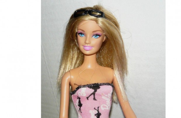 Mattel Barbie baba szemveggel