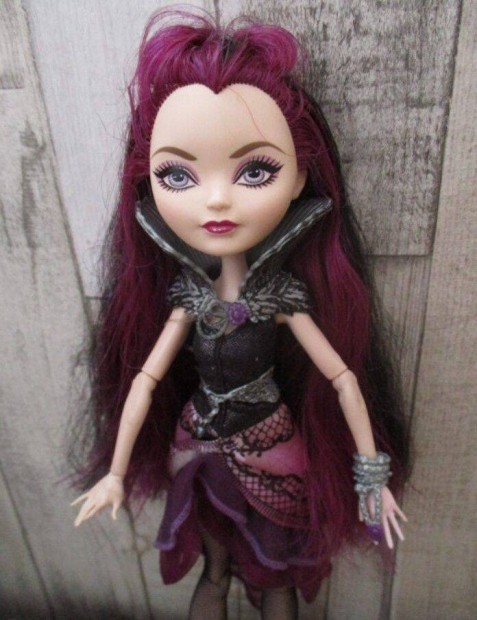 Mattel ever after high Raven Quenn baba