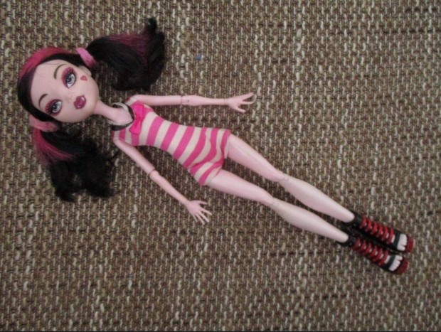 Mattel monster high draculaura baba cskos ruhban