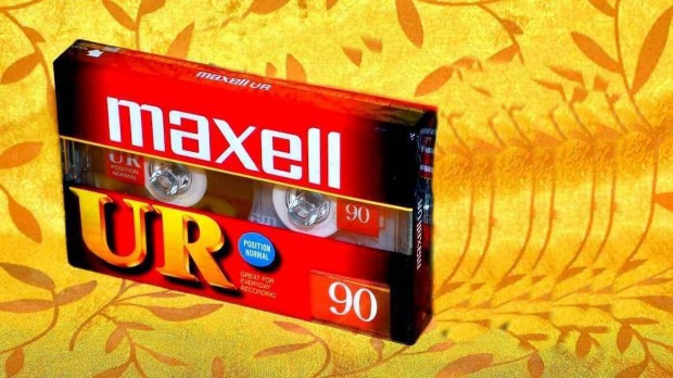 Maxell UR90 piros j kazetta