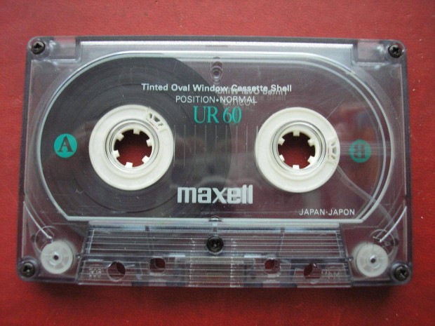 Maxell UR 60 Tinted Oval , audio kazetta , kifogstalan llapot