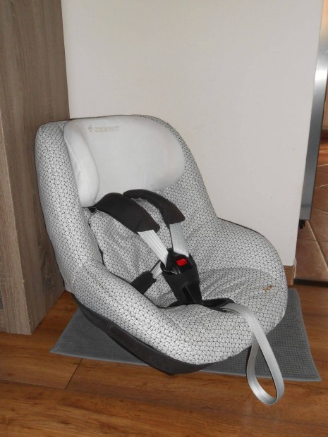 Maxi Cosi Pearl gyerekls (akr Family Fix isofix talppal) 9-18 kg