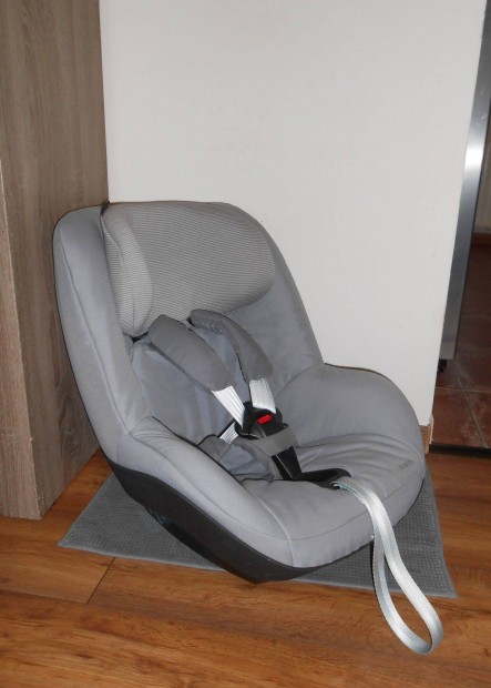 Maxi Cosi Pearl gyerekls (akr Family Fix isofix talppal) 9-18 kg