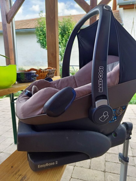 Maxi Cosi Pebble isofixes auts babahordoz Easybase 2 talppal