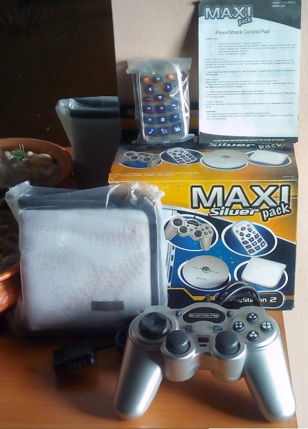 Maxi Silver pack PS1 / PS2 vezetékes kontroller és távirányító