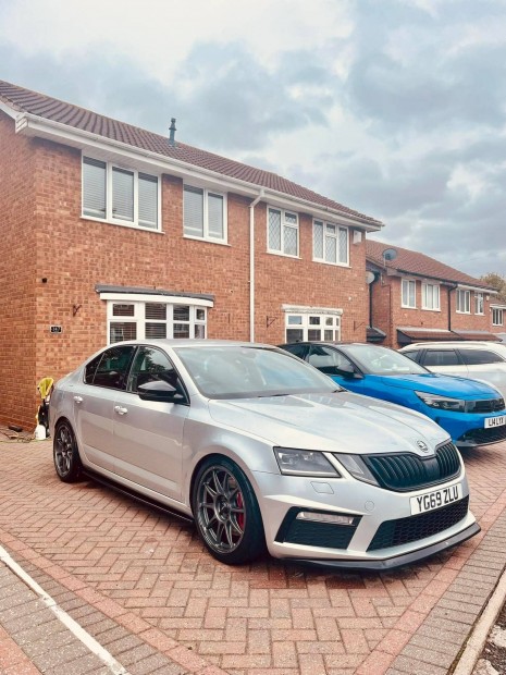 Maxton Design els splitter spoiler koptat Skoda Octavia VRS 3/3 FL