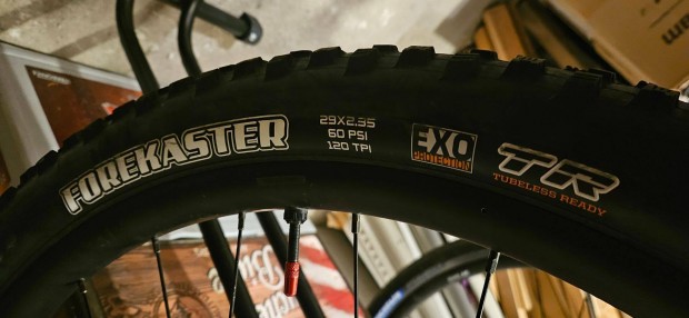 Maxxis Forekaster kevlar 29x2.35 EXO T.R. 2db