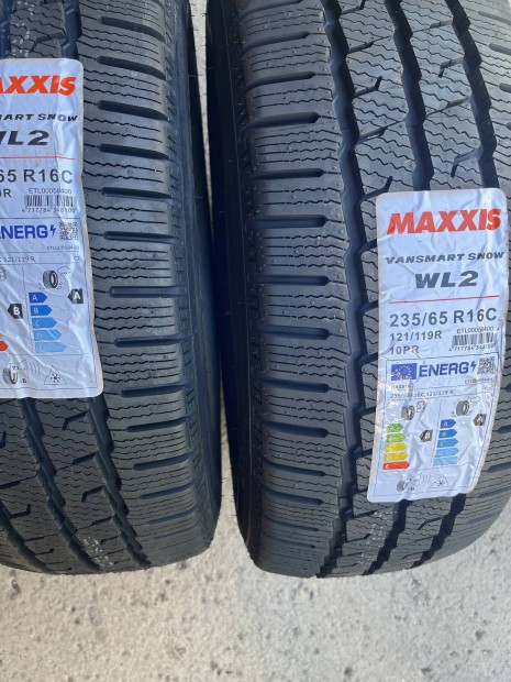 Maxxis Vansmart Snow WL2 235/65r16C 2db új téli gumi eladó