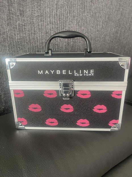 Maybelline kozmetikai táska!