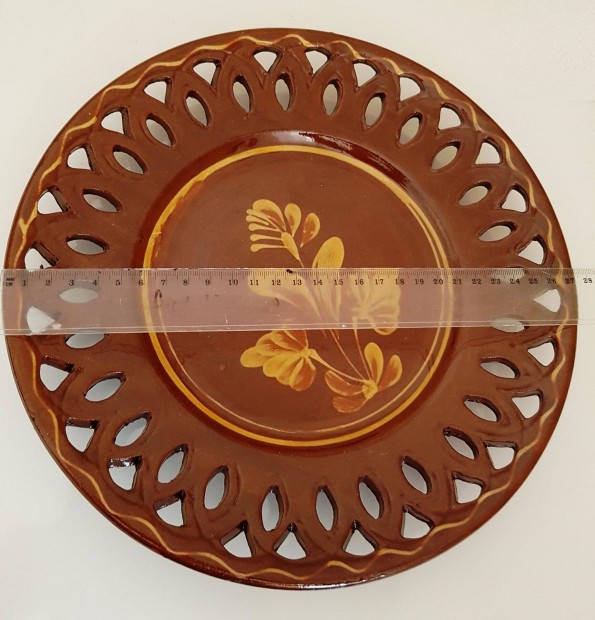 M�zas barna falit�ny�r, s�rga vir�gmint�val elad�