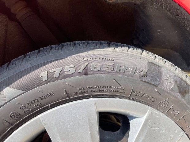 Mazda2 felni disztrcsa 175/65R14 tli gumi