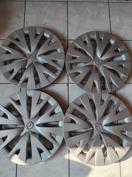 Mazda 15"Gy�ri d�szt�rcsa 