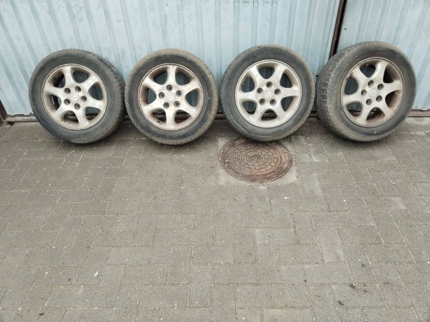 Mazda 15" alu felni elad�