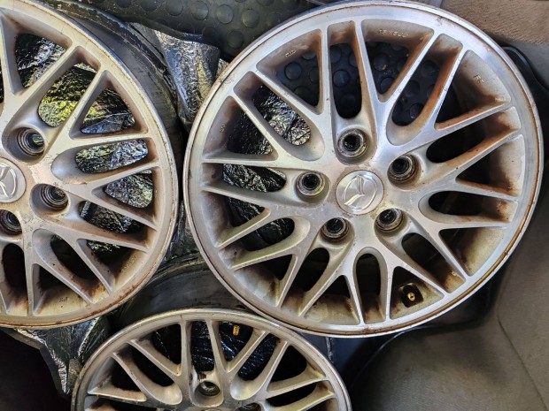 Mazda 15" alufelni eladó (626)
