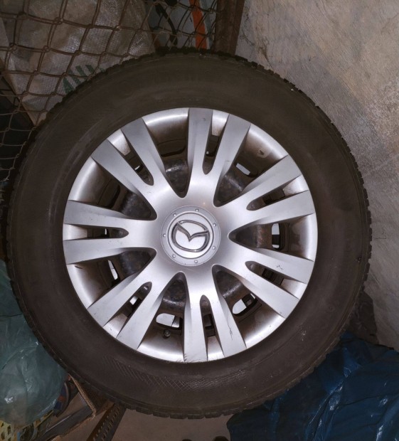 Mazda 15" lemezfelni dísztárcsával