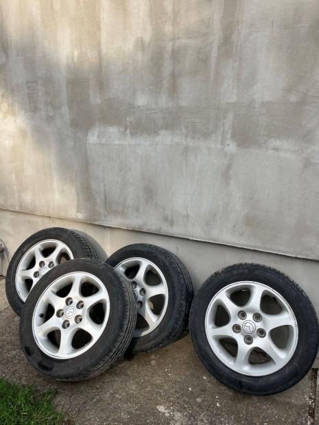 Mazda 15 x 6JJ - 15" felni szett elad� gumikkal