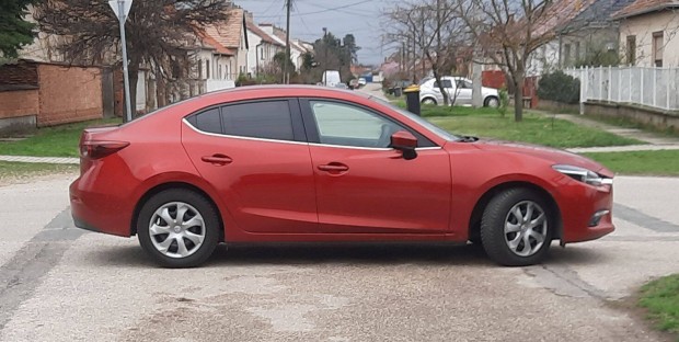Mazda 16' acél felni + dísztárcsa eladó