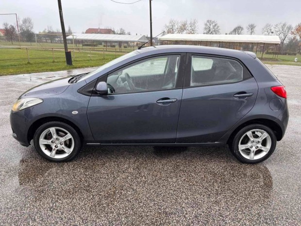 Mazda 2 1.3 De - �j akkumul�torral, ny�ri & t�li garnit�r�val