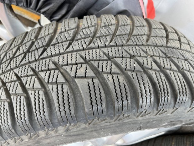Mazda 2 Bridgestone téligumi készlet alufelnikkel