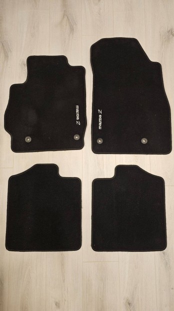 Mazda 2 De (2007-2014) gyri jszer szvetsznyeg szett