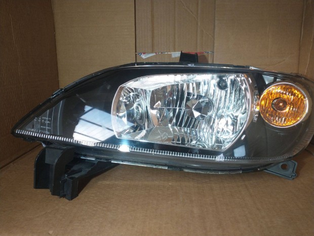 Mazda 2, f�nysz�r� els� l�mpa, bal oldalra val�, gy�ri �j