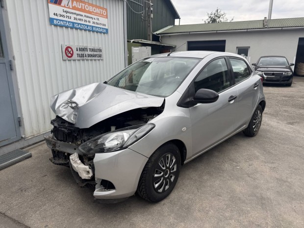 Mazda 2 bontott alkatrészek