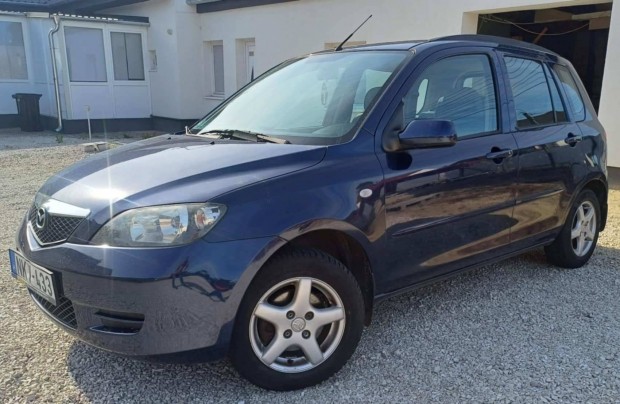 Mazda 2 kevés km-el, megkímélt szép állapotban eladó!