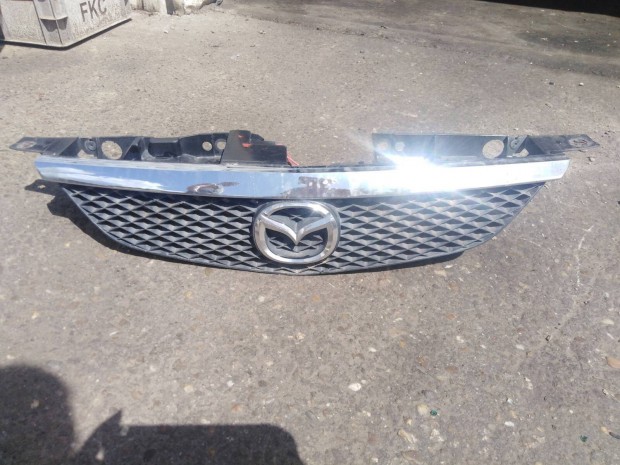 Mazda 323F díszrács