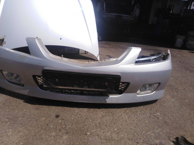 Mazda 323F első lökhárító