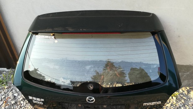 Mazda 323 csomagtér ajtó
