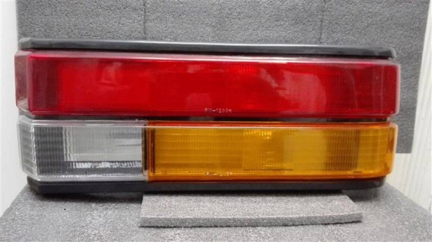 Mazda 323 h�ts�l�mpa jobb (4) 1981 -> 1983