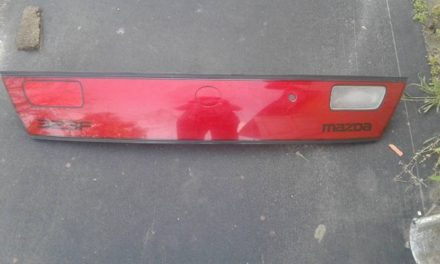 Mazda 323f hátsólámpa sor
